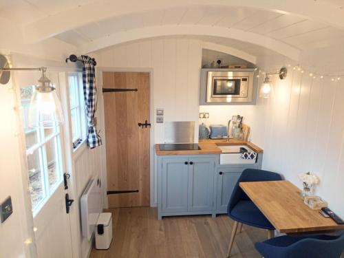 Yew Tree View Luxury Shepherds Hut