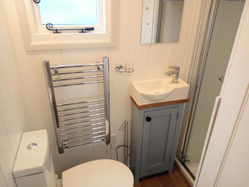 Yew Tree View Luxury Shepherd's Hut in Marnhull