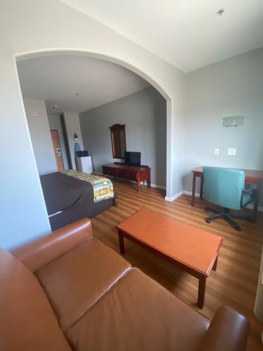 Tropicana Inn and Suites – Dallas, TX