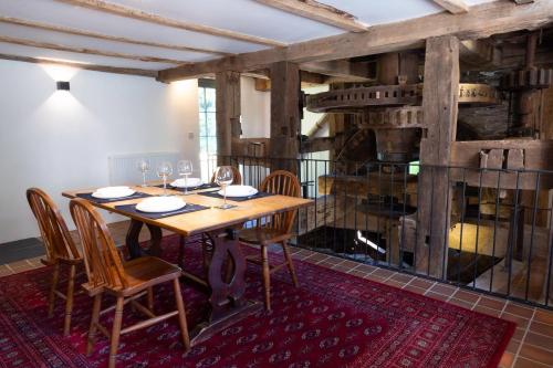 Létesítmények, Jopes Mill and Lodge in Liskeard