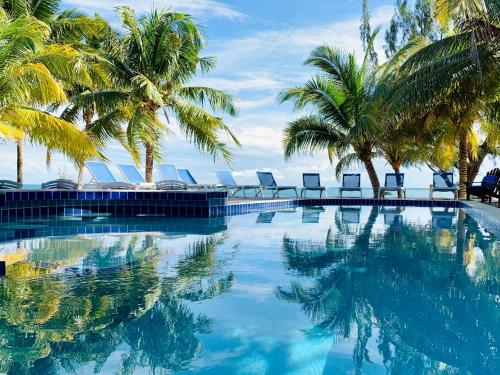 Peldbaseins, Maya Beach Hotel in Maya Beach
