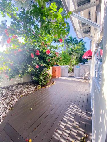 Authors Key West Guesthouse - 편의 시설/서비스