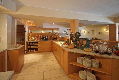 Restaurant, Hotel Garni - Restaurant Kaminstube in Sankt Anton am Arlberg