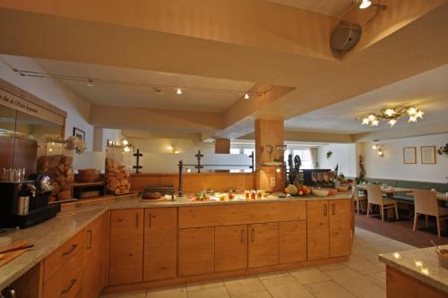 Restaurant, Hotel Garni - Restaurant Kaminstube in Sankt Anton am Arlberg