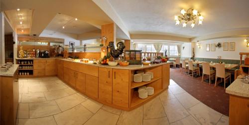 Restaurant, Hotel Garni - Restaurant Kaminstube in Sankt Anton am Arlberg