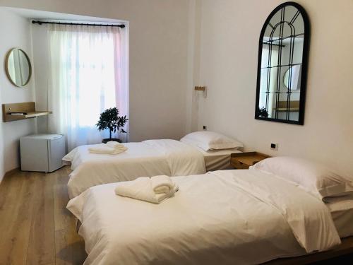 2 twin beds