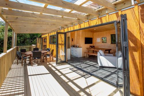 Balkons/terase, Treescapes - Rainforest Hot Tub 2km from Punakaiki in Barrytown
