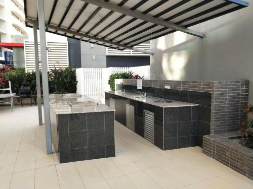 Three-Bedroom Apartment with Amazing View near Surfers Paradise