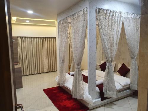 HOTEL MACRON