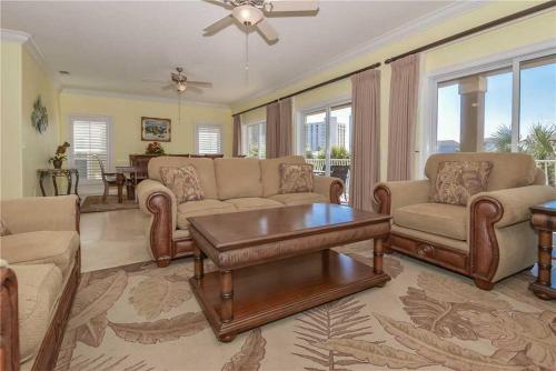 Bella Luna by Compass Resorts
