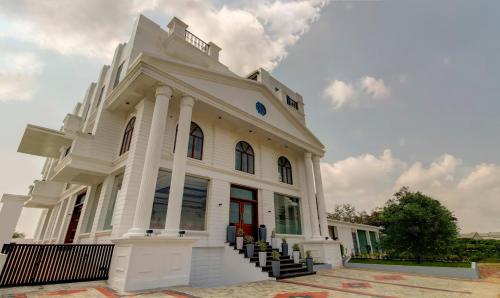 ทัศนียภาพภายนอกโรงแรม, Treebo The Meridian, 10 Mins To Mahatma Gandhi Park in กัลยานานครา