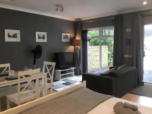 Self-contained Apartment - Corsham