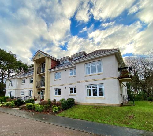Exterior view, Ailsa Apartment Turnberry - Quality holiday home in Turnberry