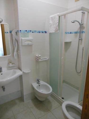 2 twin beds