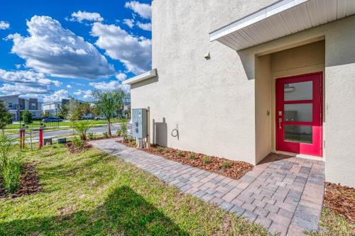Luxury Brand New 2 bedroom Condo near Disney - image 5