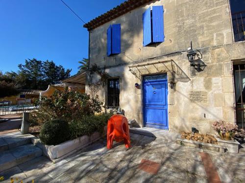 Entrada, Le Clos de L'Isle in Arles Suburbs