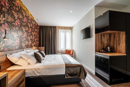 Calma Luxury Rooms - image 12