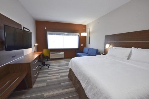 Holiday Inn Express & Suites Junction, an IHG Hotel