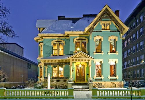 The Kalamazoo House Bed & Breakfast - 숙소 외관