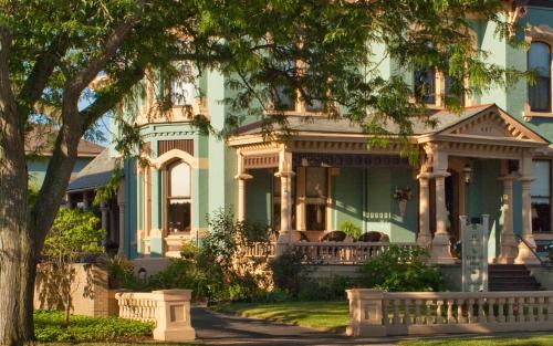 The Kalamazoo House Bed & Breakfast - 숙소 외관