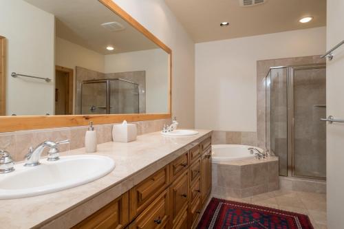Villa Court 14 - image 3