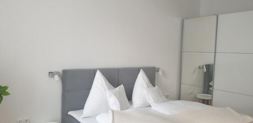 Tópart Apartman - image 13