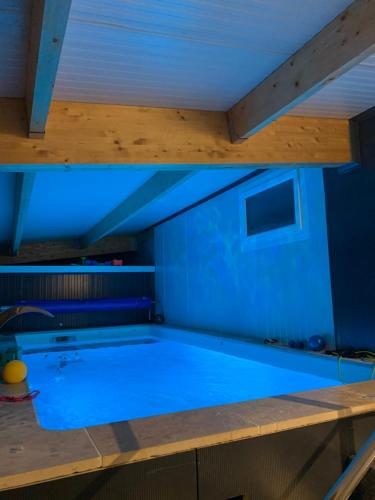 Gite 5 pers avec 2h espace bien-être privatisé inclus dans le prix de la nuit 80m2 de détente gîte à louer Hocquigny