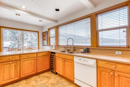 Beaver Cove Lodge - image 8