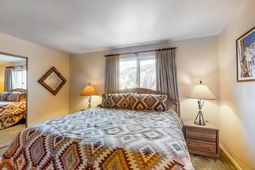 Lionshead Luxury - image 3