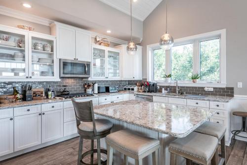 710 W Ashley - Another Day in Paradise - 5 Bedroom Luxury Home with Ocean Views - main image
