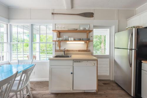 808 E Ashley - The Board and Batten - 3 Bedrooms near Ocean - image 4
