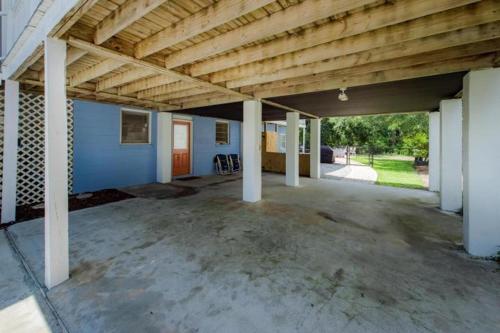 704 W Ashley - Blue Sky - Heated Swimming Pool - Across the Street from Ocean - image 3