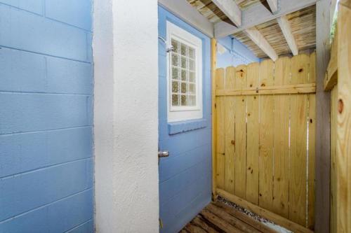 704 W Ashley - Blue Sky - Heated Swimming Pool - Across the Street from Ocean - image 5