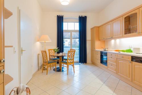 Kitchen, Hotel Aquamarin in Ostseebad Kuhlungsborn