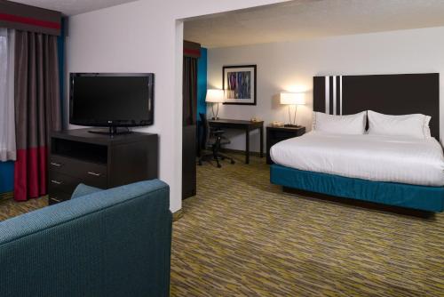 Holiday Inn Express Hotel & Suites Omaha West