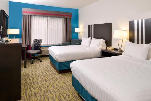 Holiday Inn Express Hotel & Suites Omaha West