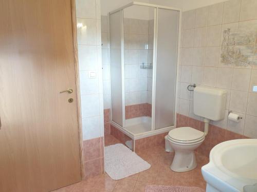 Family friendly apartments with a swimming pool Valtura Pula - 15450 - image 6