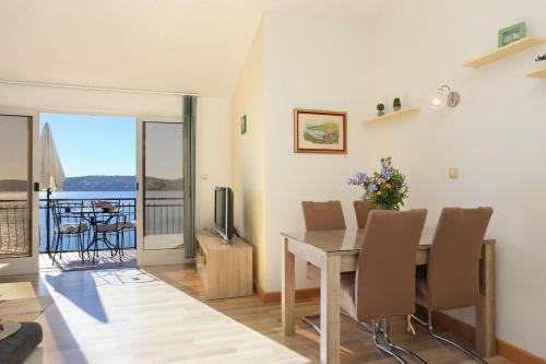 Apartments by the sea Seget Donji Trogir - 18488 - image 2