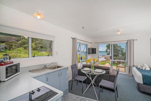 Shelly Beach TOP 10 Holiday Park Inn in โคโรแมนเดล