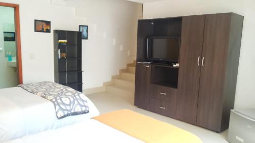 1 double bed, 1 twin bed