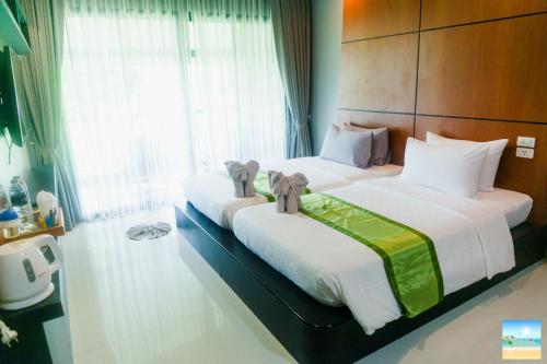 room detail thumbnail 2