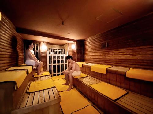 桑拿三溫暖, 新宿區役所前膠囊飯店 (Shinjuku Kuyakusho-mae Capsule Hotel) in 東京