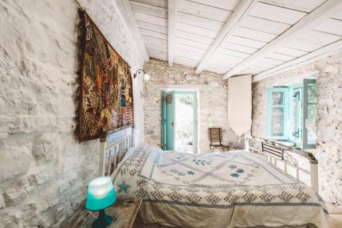 Authentic Greek Cottage- Daisy- Great Sea Views gîte à louer Agios nikolaos volimes