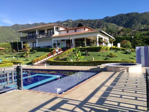 Finca Lago Calima with Excellent view