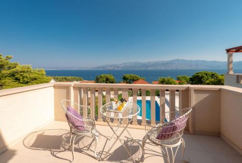 Luxury Villa Perfecta Brac with private pool, gym and jacuzzi near the beach in Splitska on Brac isl