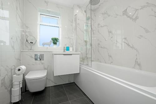 St Martins House Luxury 2 Bedroom Apartments Ruislip - image 7