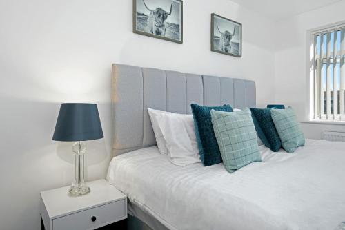 St Martins House Luxury 2 Bedroom Apartments Ruislip - image 2