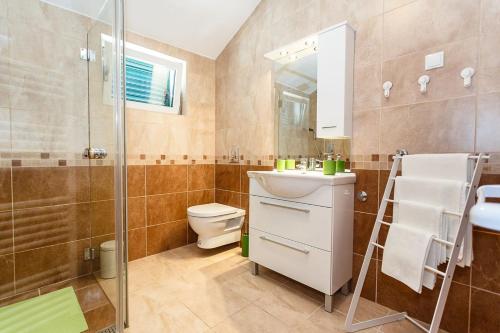 Apartment with Balcony image 7