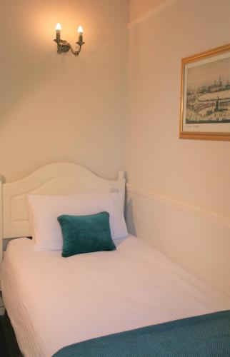 1 twin bed