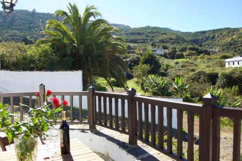 One bedroom appartement with furnished terrace and wifi at Los Silos 5 km away from the beach
